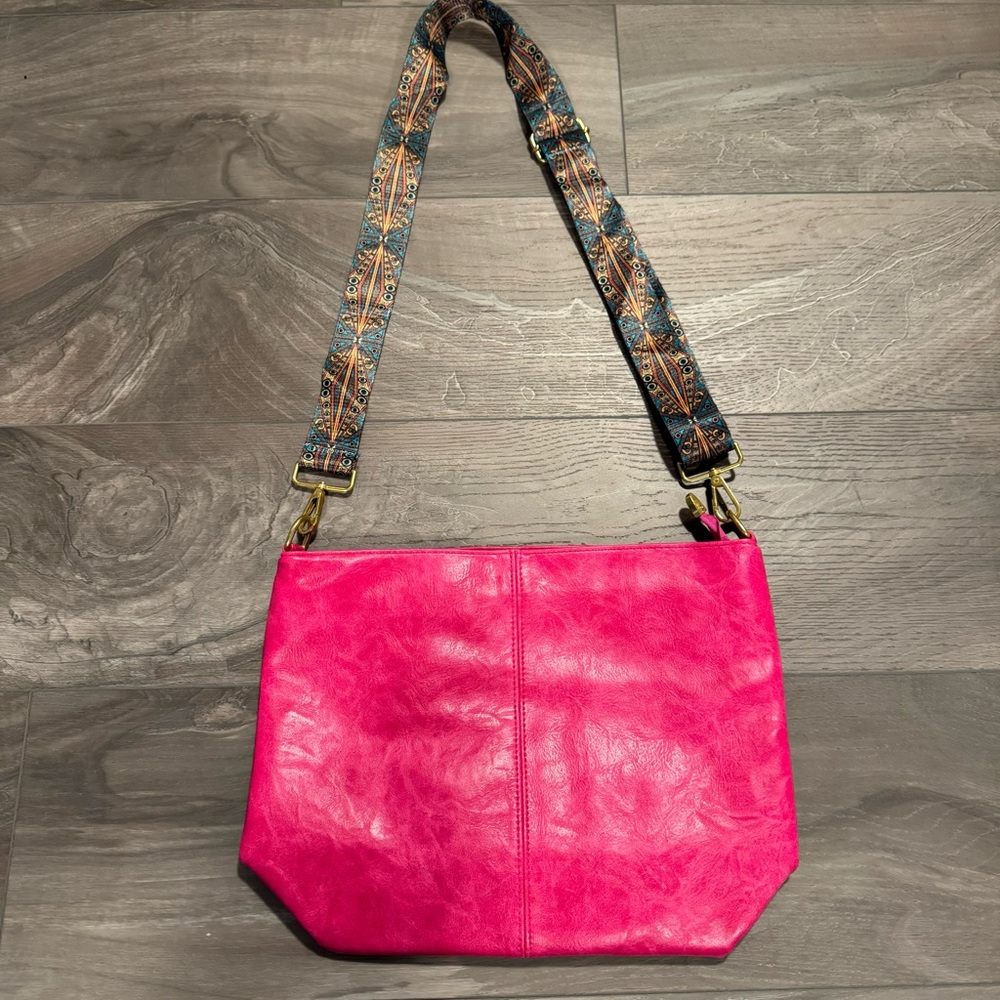 Boho-Chic Women's Pink Vegan LeatherShoulder Bag - Wide Strap Crossbody NEW - Picture 1 of 4